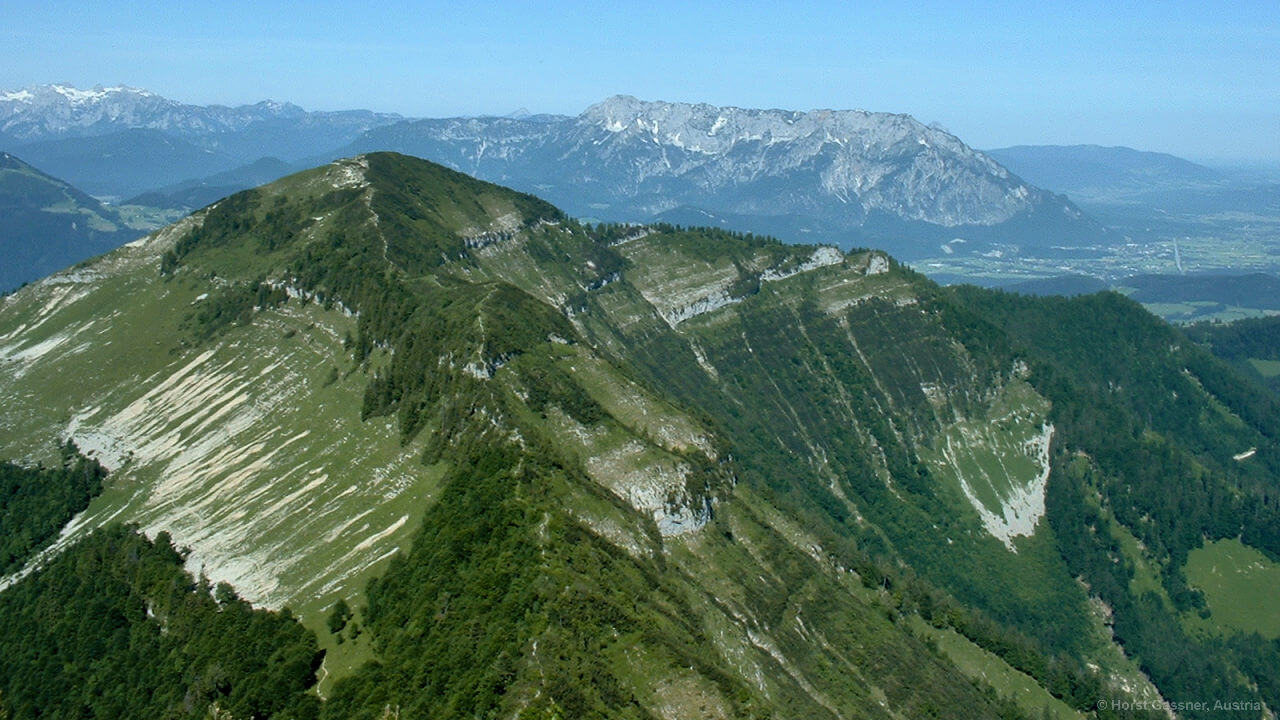 Schlenkengrat, im Hintergrund der Untersberg