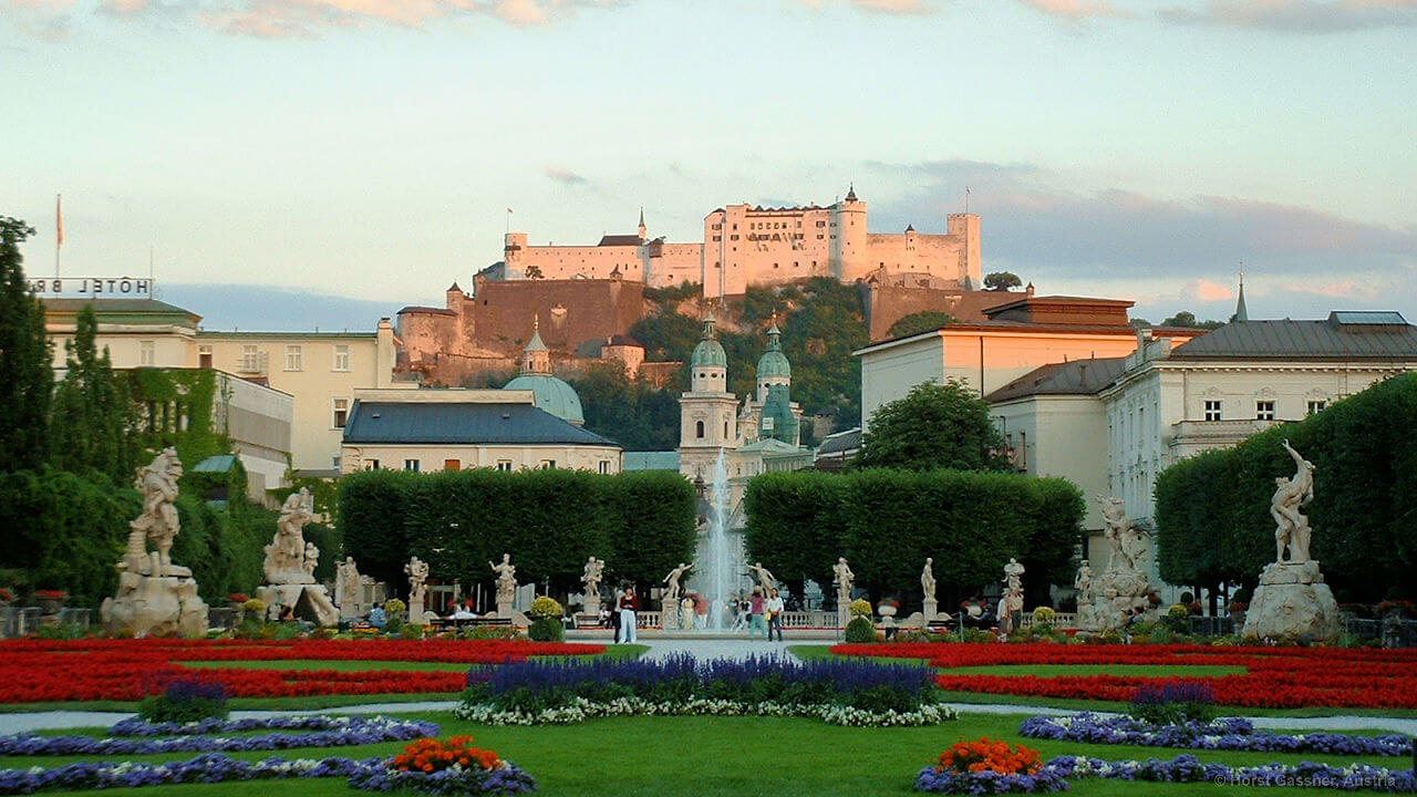 Mirabellgarten mit Festung Hohensalzburg