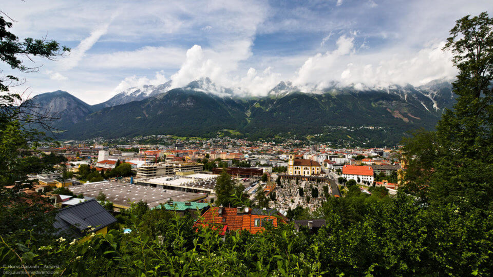 Innsbruck Panorama - Blick über die Hauptstadt vom Bundesland Tirol in Österreich