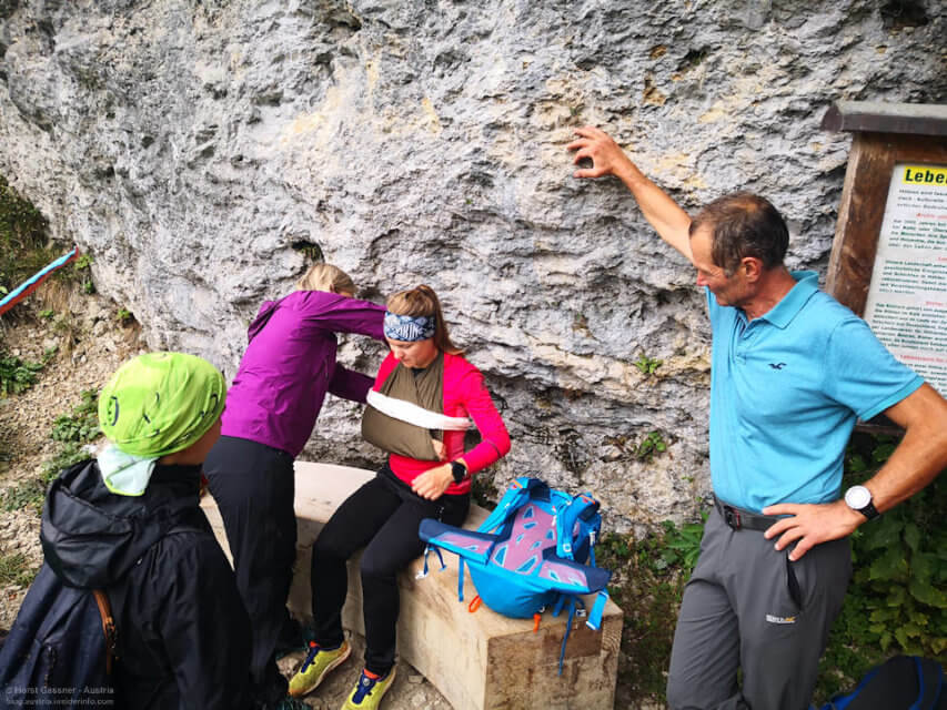 Salzburger Bergwanderführer Ausbildung - Erste Hilfe braucht viel Übung
