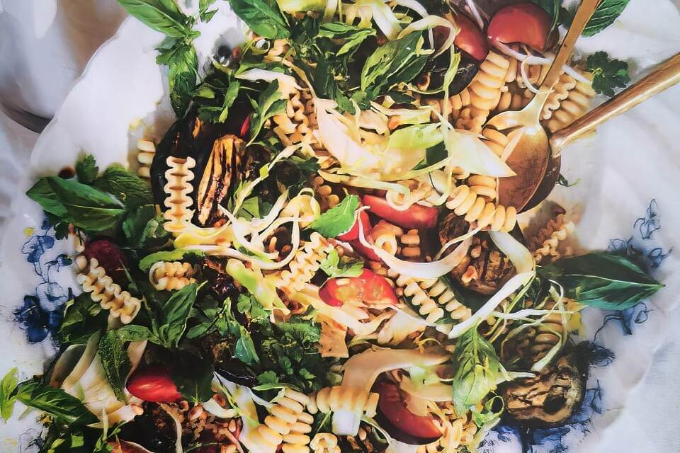 Bild eines Nudelsalates aus dem Buch "Alles vom Gemüse"